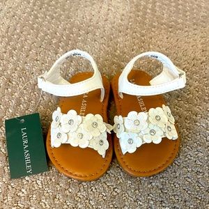 BRAND NEW WITH TAGS Laura Ashley White Flower Sandals. Size 9-12 Months.